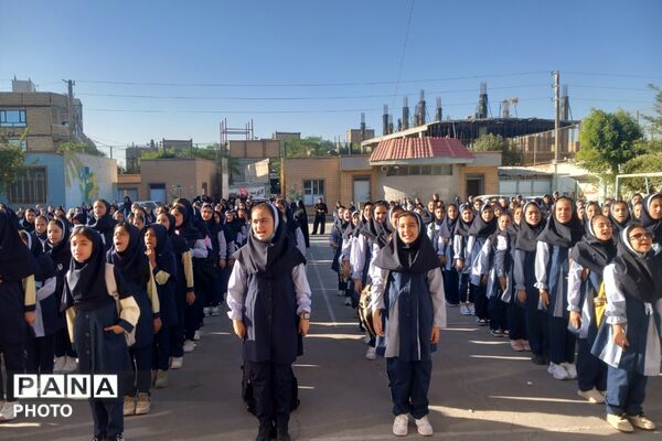 آغاز ماه‌مهر و دیدار مجدد دانش‌آموزان و معلمان در مدرسه عزیزالله پزشکی ۲
