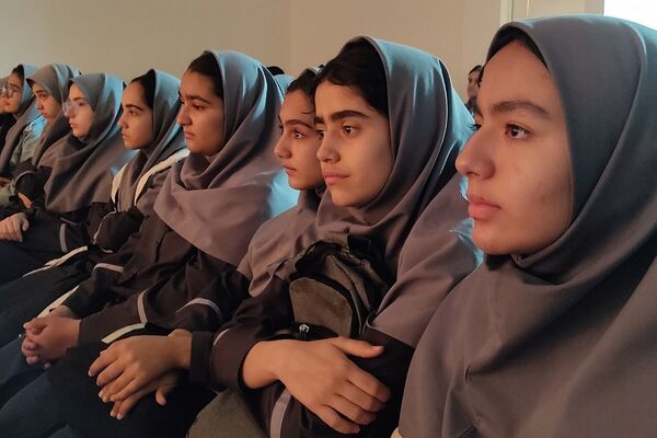 بزرگداشت «مادران چشم به راه»باحضور دانش‌آموزان دبیرستان دخترانه معرفت کهریزک