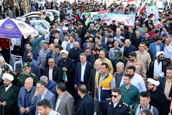 حضور پرشور دانش‌آموزان در راهپیمایی ۱۳آبان منطقه کهریزک 