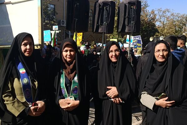 راهپیمایی سیزده آبان در شهرستان نیشابور