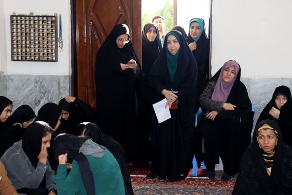 اعزام دانش‌آموزان دختر گلپایگانی به اردوی راهیان نور 