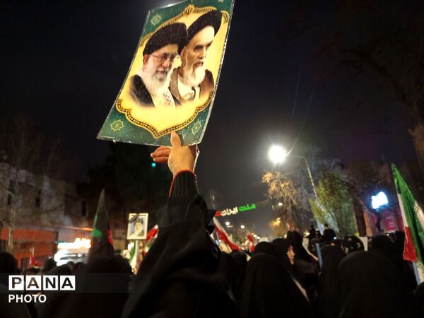 حرکت دسته عزاداری درسومین شب شهادت امام خامنه ای از پنجراه تا مسجد جامع