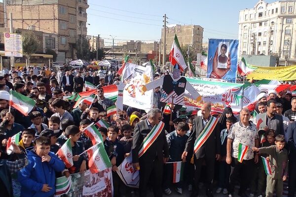 حضور پرشور دانش‌آموزان در راهپیمایی ۱۳آبان منطقه کهریزک 
