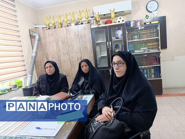 جلسه توجیهی مدیران هنرستان دخترانه با موضوع آزمون غربالگردی