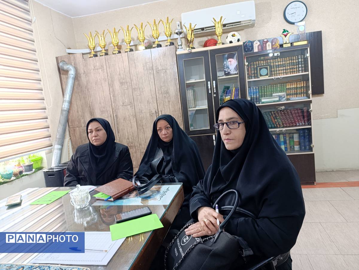 جلسه توجیهی مدیران هنرستان دخترانه با موضوع آزمون غربالگردی