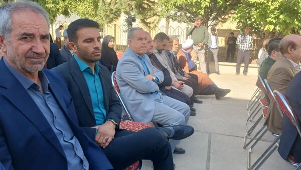 نواختن زنگ استانی مهر، ایثار و مقاومت در مدرسه نمونه دولتی ۹ دی به مناسبت آغاز سال تحصیلی و هفته دفاع مقدس