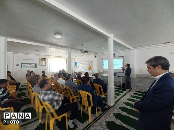 کارگاه آموزش خانواده در دبیرستان نمونه آیت‌الله خامنه‌ای