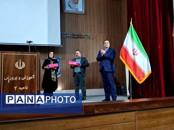 انتخابات اعضای انجمن اولیا و مربیان دبیرستان دخترانه انقلاب ناحیه دو