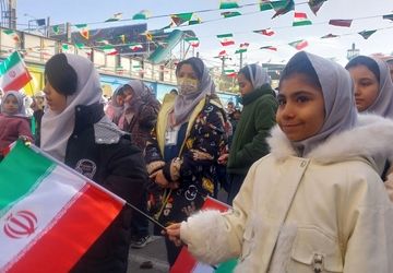 دانش‌آموزان بار دیگر با آرمان‌های انقلاب تجدید میثاق کردند