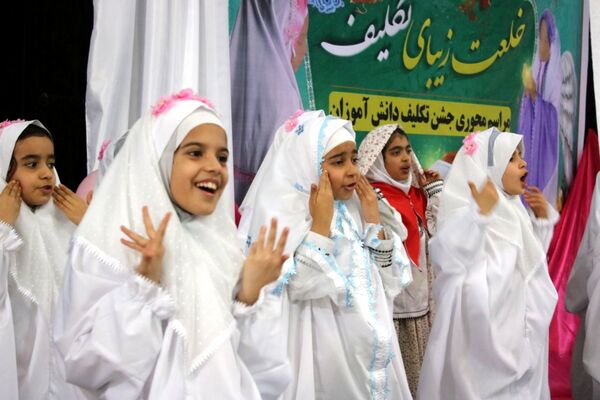 جشن تکلیف2000 نفری دانش‌آموزان زابل