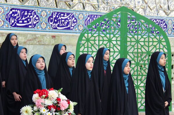 همایش دانش‌آموزی حافظان نور در حرم حضرت معصومه(س)