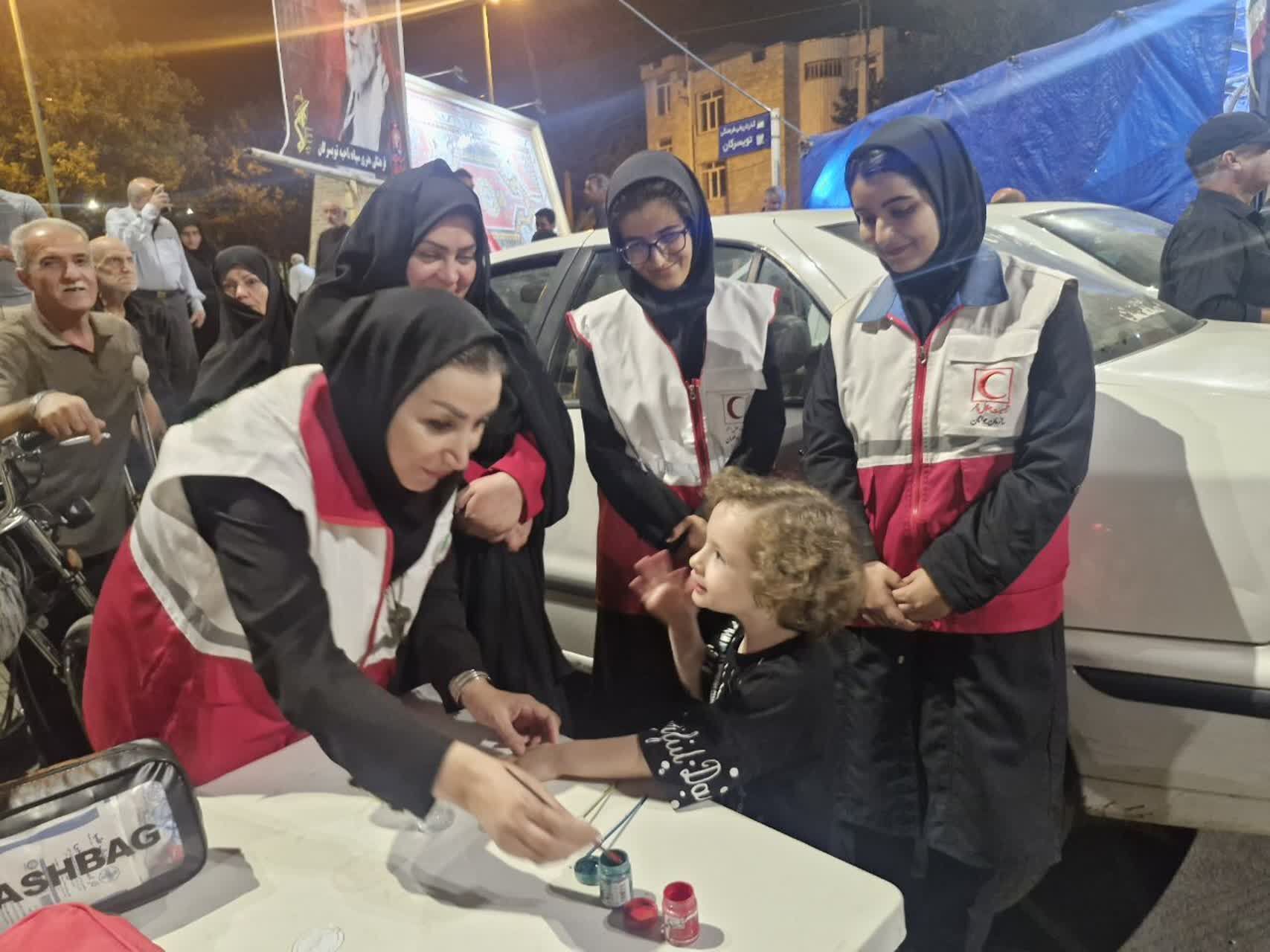 حضور میدانی امدادگران هلال‌احمر تویسرکان در یادواره شهدای زنان جنگ رمضان