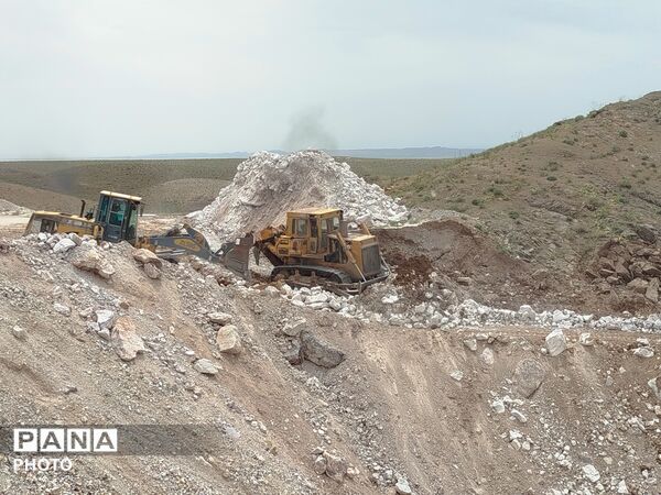 بازدید فرماندار کاشمر از معدن کائولن 