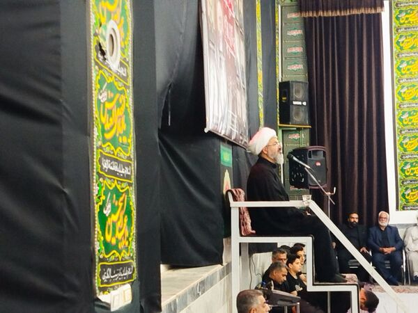 بازدید رئیس شورای شهر و امام جمعه کاشمر از حسینیه حسینی روستای قوژد