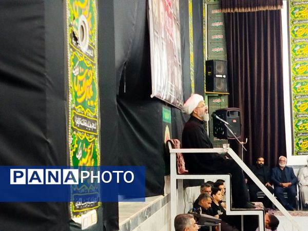 بازدید رئیس شورای شهر و امام جمعه کاشمر از حسینیه حسینی روستای قوژد