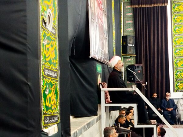 بازدید رئیس شورای شهر و امام جمعه کاشمر از حسینیه حسینی روستای قوژد