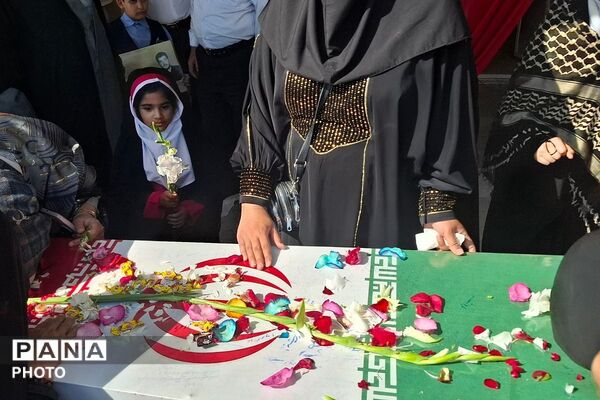 وداعِ پرشورِ دختران مدرسه مالک ملارد با شهید گمنامِ 