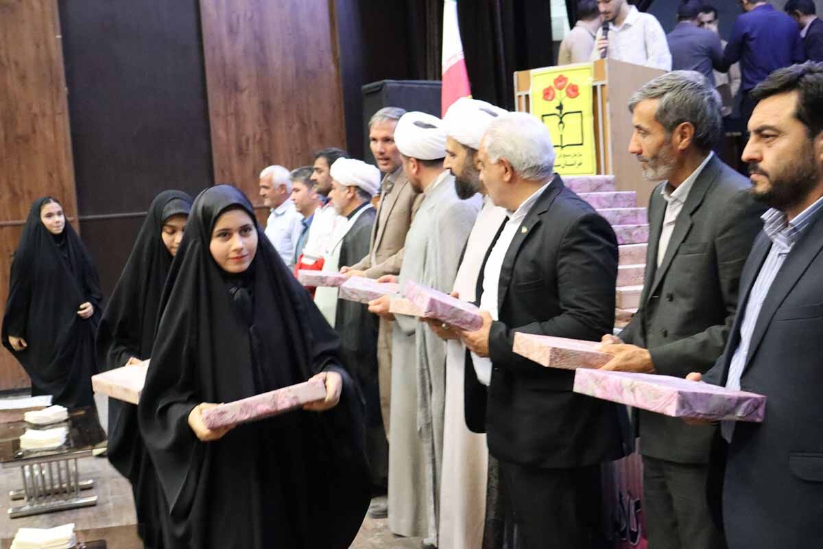 تابستانِ پربارِ دانش‌آموزان گرمه‌ای با تجلیل از ۲۲۰ برگزیده به پایان رسید

