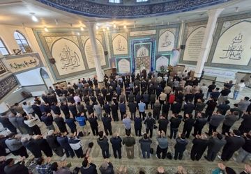 طنین تکبیرهای عید فطر در مسجد امام حسین(ع) کامیاران