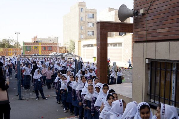 جشن روز دانش‌آموز در مدرسه شهدای پانزده خرداد قرچک