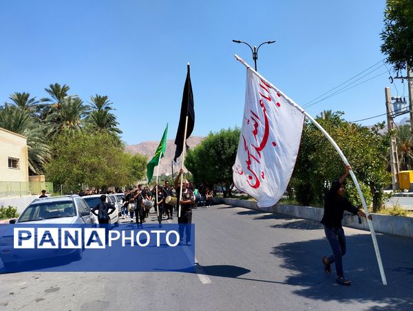 پیاده‌روی دلدادگان جامانده از کربلا در حاجی‌آباد