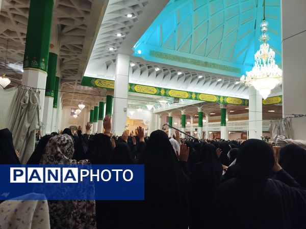 اجتماع دختران دانشجو در حرم مطهر حضرت معصومه (س) به مناسبت روز دختر  