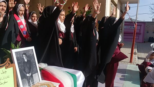 جشن دهه انقلاب و زنگ حماسه آفرینی انقلاب در دبستان شطیطه ۲