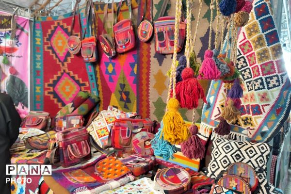 جشنواره گلاب‌گیری و صنایع‌دستی؛ پیوند عطر سنت و هنر ایرانی