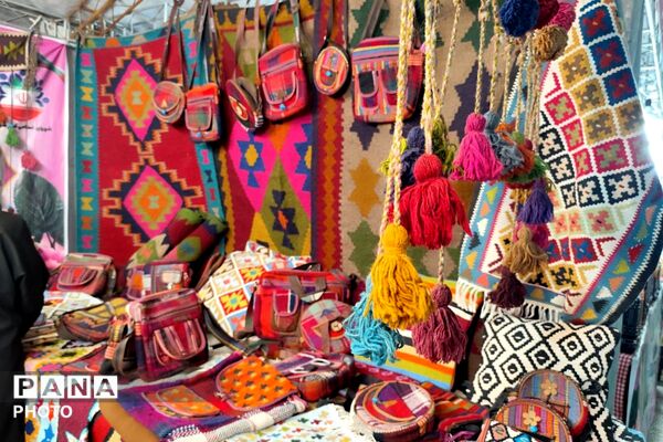 جشنواره گلاب‌گیری و صنایع‌دستی؛ پیوند عطر سنت و هنر ایرانی