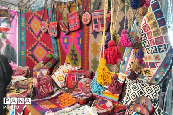 جشنواره گلاب‌گیری و صنایع‌دستی؛ پیوند عطر سنت و هنر ایرانی