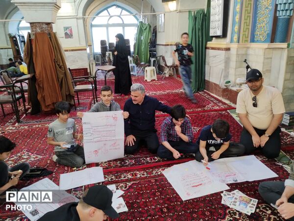 دانش‌آموزان همدانی یاد شهدای میناب را گرامی داشتند