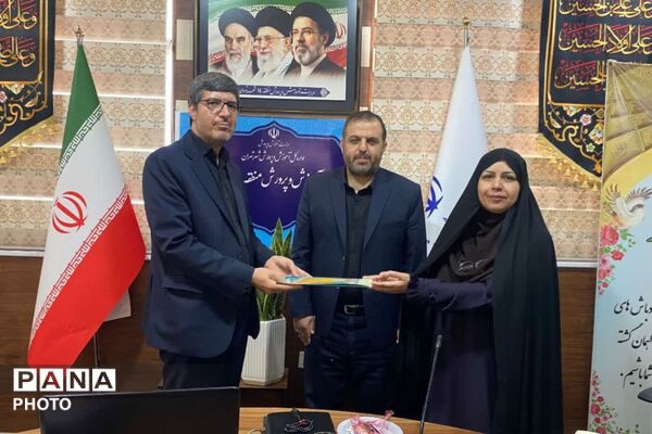 تقدیر از تلاشگران آموزش ابتدایی منطقه ۱۴ شهر تهران