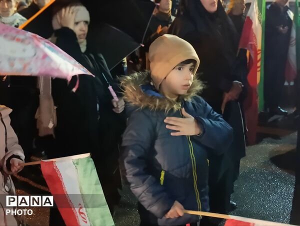 سرما در برابر آتش عشق دلها به رهبر چیزی نبود
