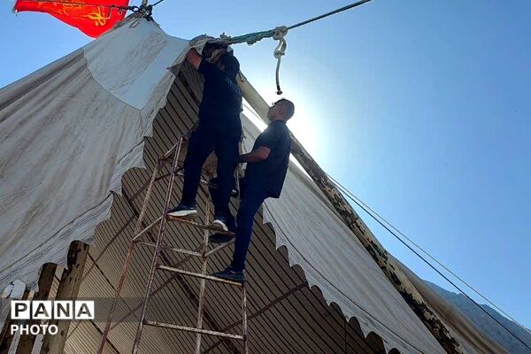 آیین سنتی برپایی خیمه عاشورایی در زرقان