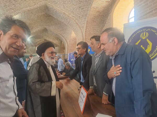 میز خدمت ادارات نیشابور پیش از نماز جمعه 