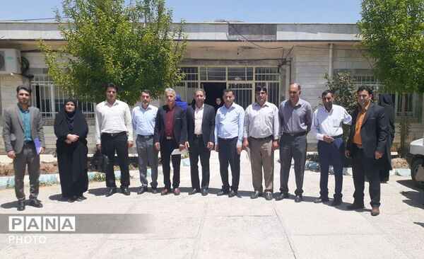 تجلیل از معلمان و مدیران منتخب ابتدایی بیرانوند در آیین زنگ سپاس
