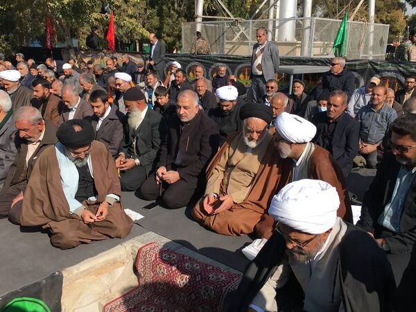 اقامه نماز باران در گلستان شهدا اصفهان به امامت  حضرت آیت‌ الله مهدوی