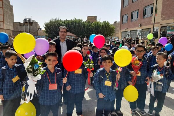 جشن شکوفه ها در مدارس شهرستان قدس، آغاز طلایی و شیرین  سال تحصیلی