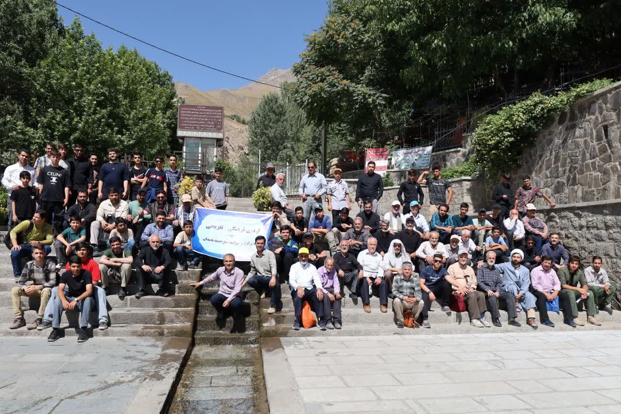 اردوی فرهنگی و تفریحی ویژه خادمین نمازجمعه در گنج‌نامه برگزار شد