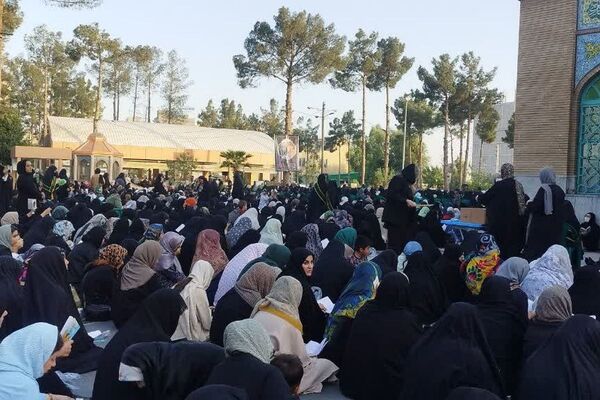 مراسم پرفیض روز عرفه در امامزاده عمادالدین رباط‌کریم با حضور پرشور زائران برگزار شد