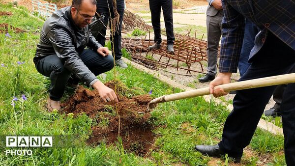 افتتاحیه نمایشگاه دانش‌آموزان کوشش دستنا