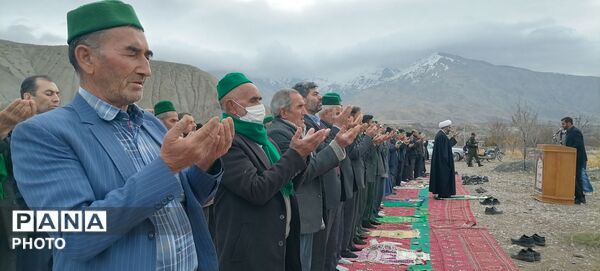 نمازبندگی در  گلزار شهدای شهر بار