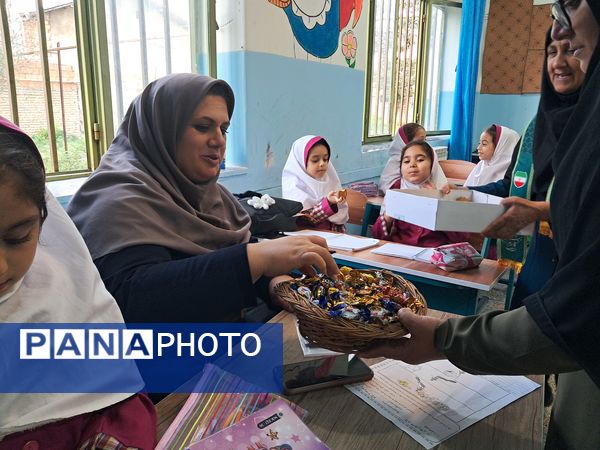 جشن میلاد حضرت زینب(س) در دبستان شهید احمدپور قائمشهر