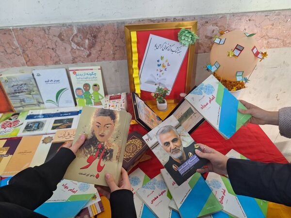 برگزاری هفته کتاب و کتابخوانی در دبیرستان شهید بابایی