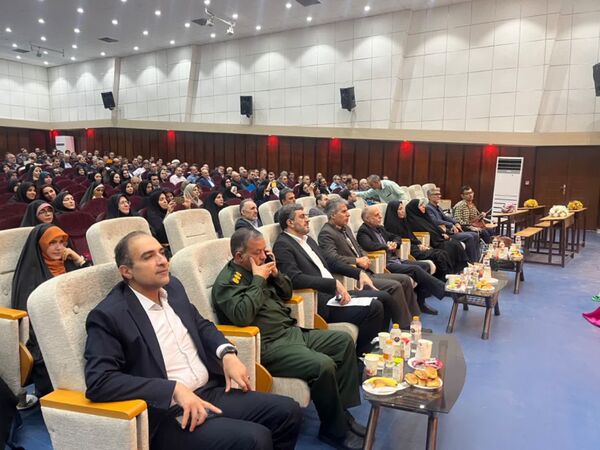 همایش مدیران مدارس دولتی و غیر دولتی آموزش و پرورش منطقه ۴ تهران