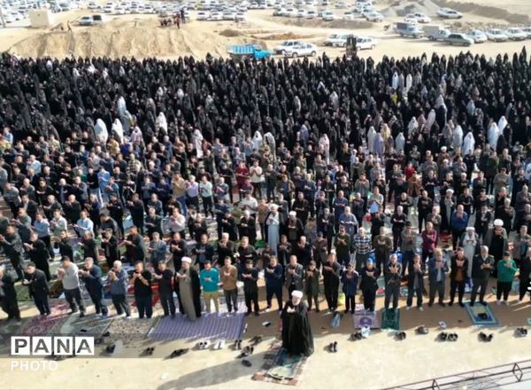 شکوه حضور ابرکوهی‌ها در نماز جماعت عید سعید فطر