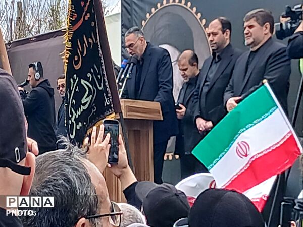 در فراق رهبر شهیدمان به میدان آمدیم 