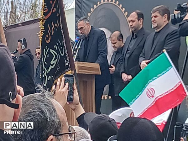 در فراق رهبر شهیدمان به میدان آمدیم 
