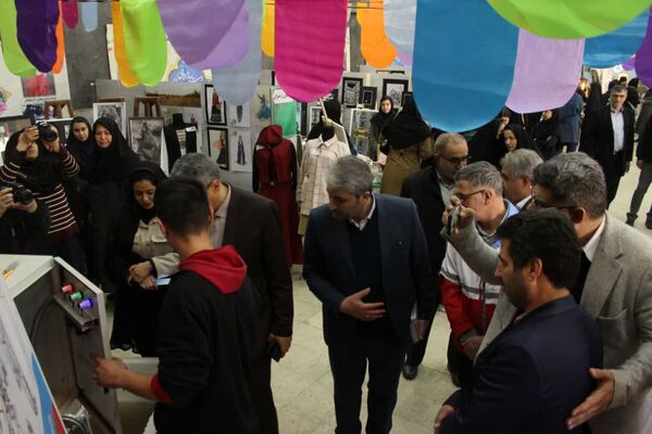 نمایشگاه دست‌سازه‌های هنرستان‌های ناحیه۲ زنجان