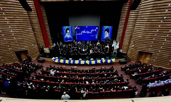 آیین تجلیل از دانش‌آموزان برگزیده استانی چهل و دومین جشنواره فرهنگی‌هنری شهر تهران
